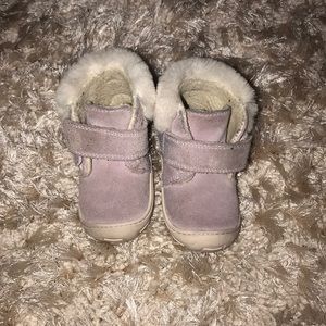 Girls Lavender Uggs!!!